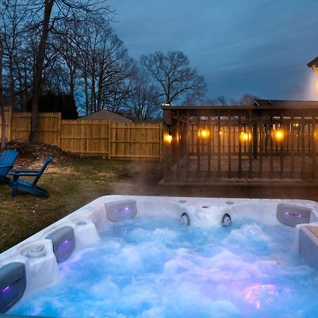New! Updated Mystic Home W/ Sauna, Hot Tub & Deck Exteriör bild
