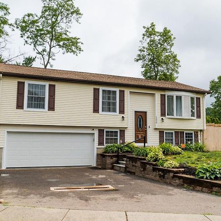 New! Updated Mystic Home W/ Sauna, Hot Tub & Deck Exteriör bild