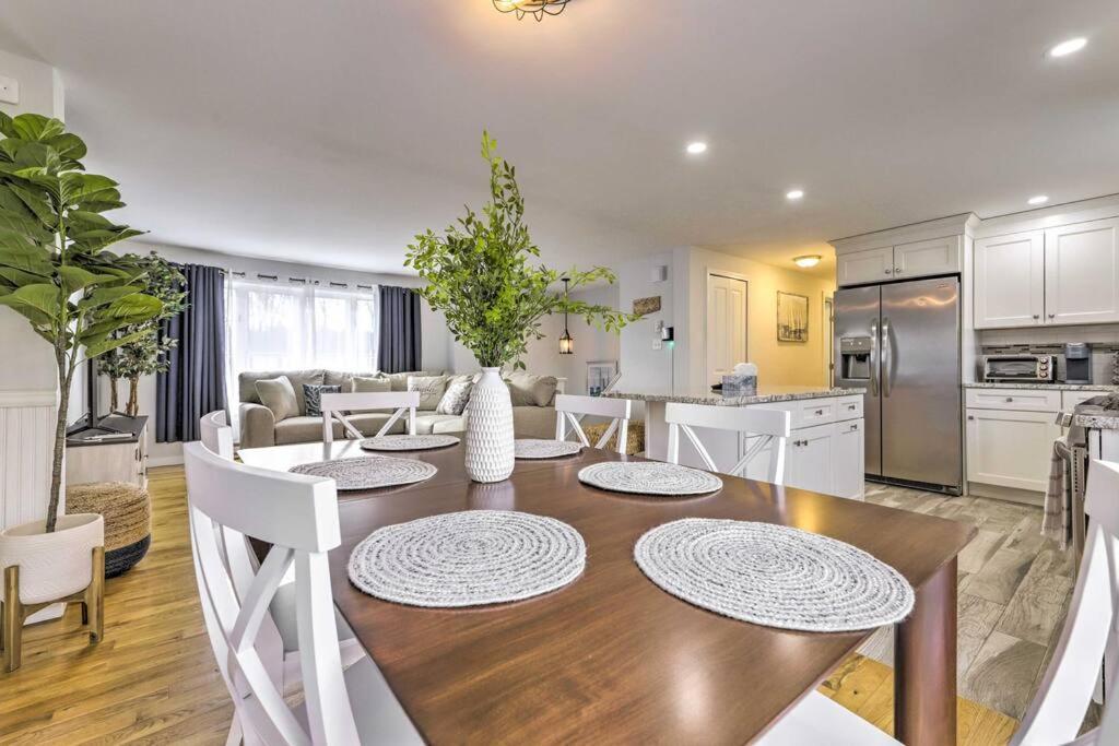 New! Updated Mystic Home W/ Sauna, Hot Tub & Deck Exteriör bild
