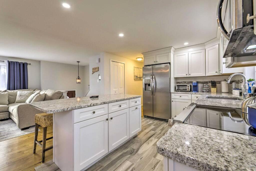 New! Updated Mystic Home W/ Sauna, Hot Tub & Deck Exteriör bild