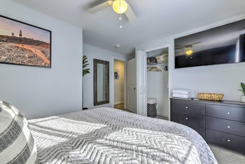 New! Updated Mystic Home W/ Sauna, Hot Tub & Deck Exteriör bild