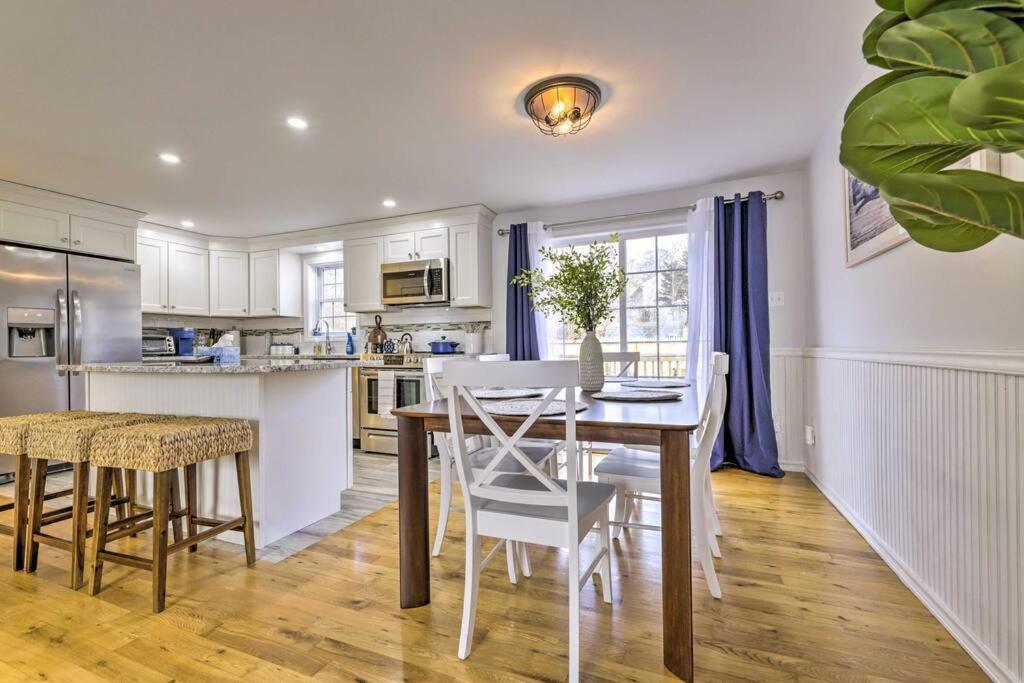 New! Updated Mystic Home W/ Sauna, Hot Tub & Deck Exteriör bild