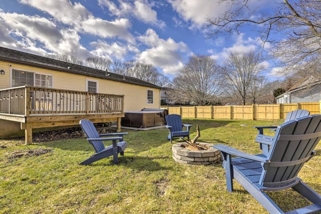 New! Updated Mystic Home W/ Sauna, Hot Tub & Deck Exteriör bild
