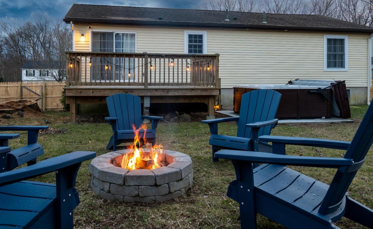 New! Updated Mystic Home W/ Sauna, Hot Tub & Deck Exteriör bild