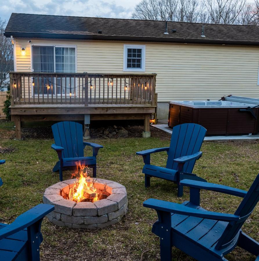 New! Updated Mystic Home W/ Sauna, Hot Tub & Deck Exteriör bild