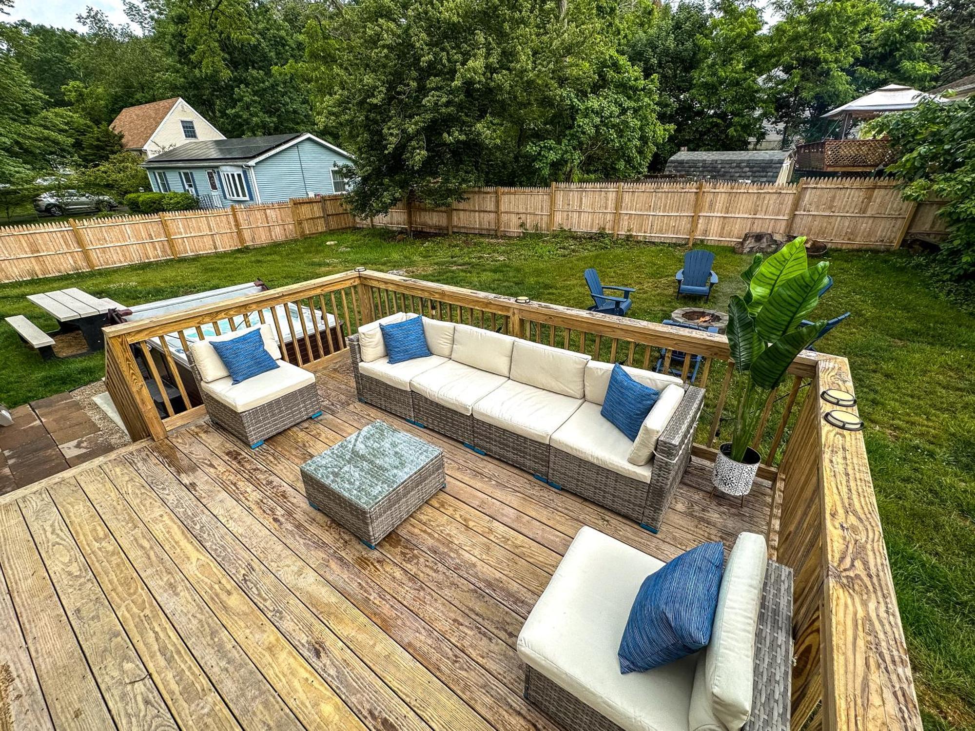 New! Updated Mystic Home W/ Sauna, Hot Tub & Deck Exteriör bild